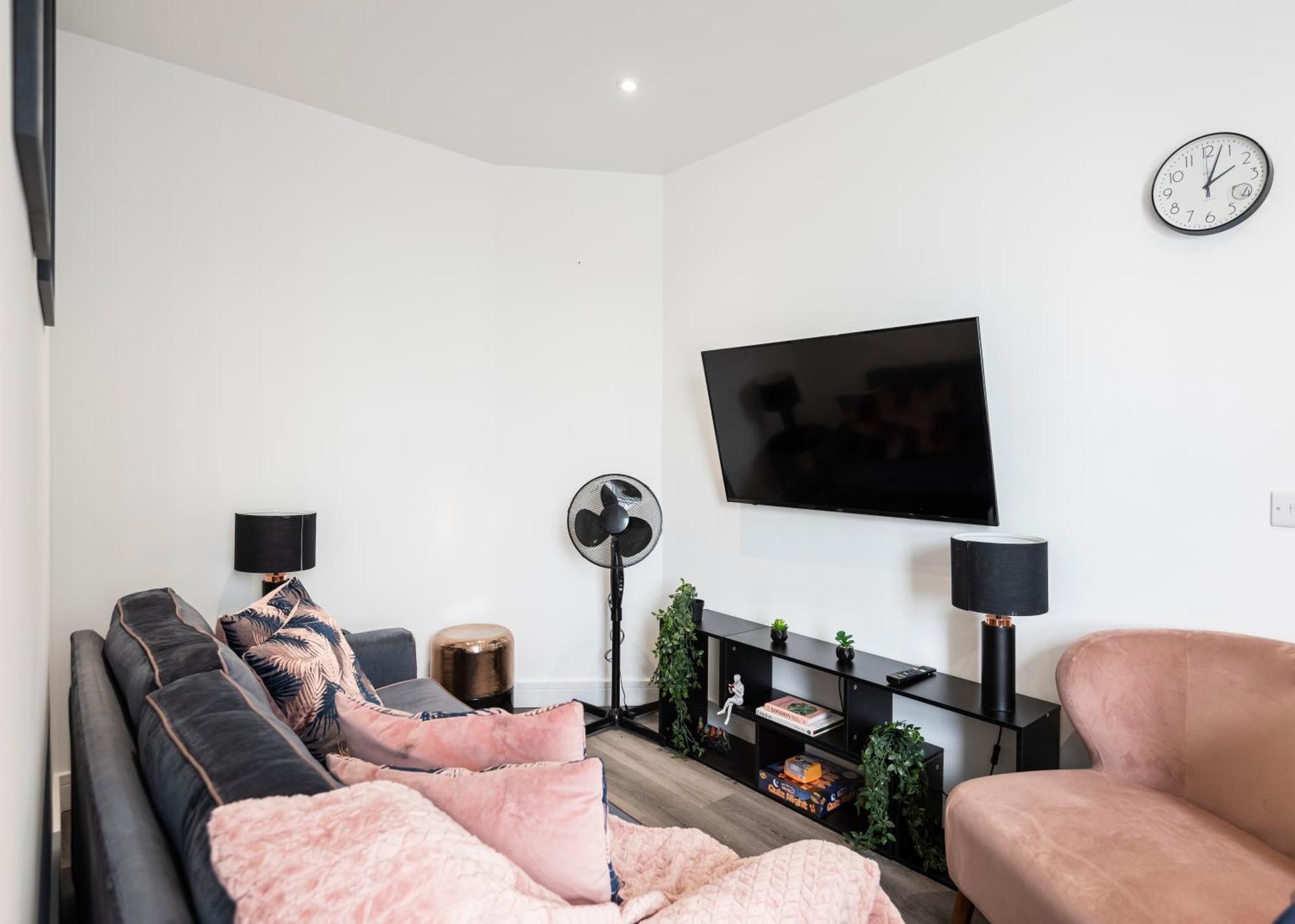 Cozy Vibes Refined 2Br Flat Apartman Bury Kültér fotó